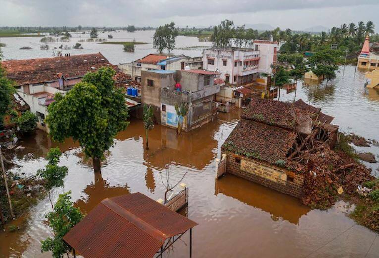 રાજસ્થાન-પંજાબમાં ભારે વરસાદનું એલર્ટ, 5 રાજ્યોમાં પૂરના કારણે 241 લોકોના મોત Heavy rain and floods in 5 states 241 people dead રાજસ્થાન-પંજાબમાં ભારે વરસાદનું એલર્ટ, 5 રાજ્યોમાં પૂરના કારણે 241 લોકોના મોત