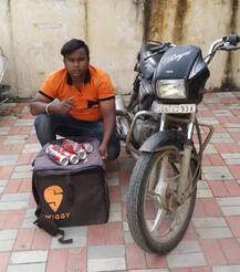 વડોદરાઃ સ્વિગીના ડિલિવરી બોયની બેગમાંથી મળ્યા બિયરના ટીન, જાણો વિગતે