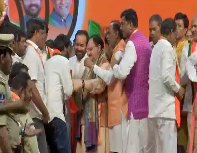 Around 60 TDP leaders join bjp in telangana ચંદ્રબાબૂ નાયડૂને મોટો ફટકો, TDPના 60 નેતા અને હજારો કાર્યકર્તાઓ ભાજપમાં સામેલ