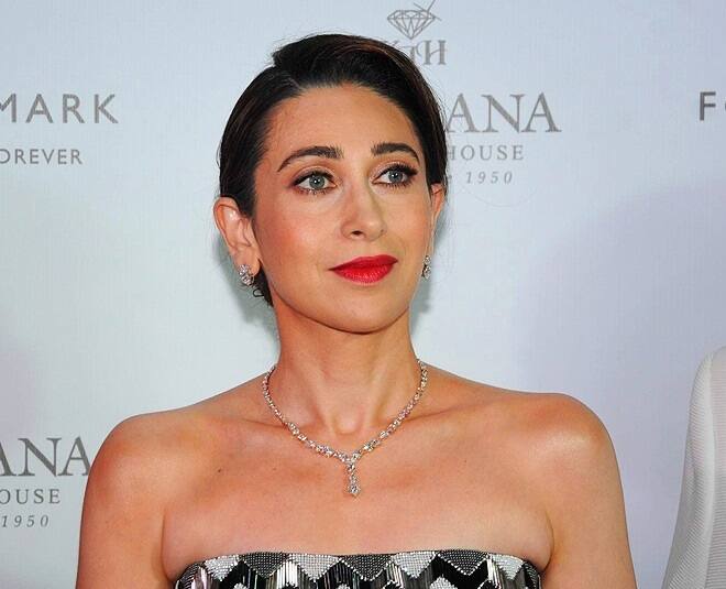 બોલિવૂડની આ એક્ટ્રેસે કર્યો મોટો ખુલાસો, કહ્યું- એક સુપરહિટ ગિત માટે 30 વખત બદલ્યા હતા કપડા karisma kapoor reveal that she changed 30 dress for jhanjhariya song બોલિવૂડની આ એક્ટ્રેસે કર્યો મોટો ખુલાસો, કહ્યું- એક સુપરહિટ ગિત માટે 30 વખત બદલ્યા હતા કપડા