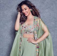 એક્ટ્રેસ સોફી ચૌધરીએ ટ્રેડિશનલ લૂકમાં કરાવ્યું ફોટોશૂટ, જુઓ તસવીરો