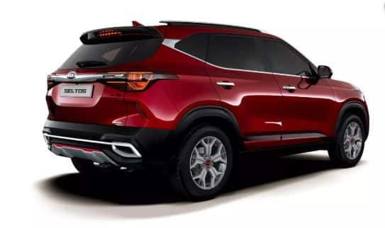  Kia Seltos એક કનેક્ટેડ કાર છે જેમાં નેવિગેશન, સેફ્ટી અને સિક્યોરિટી અને રિમોટ કંટ્રોલ જેવા ફીચર્સ સામેલ છે. આ 5 સીટર કાર અંદરથી પ્રીમિયમ લાગે છે.
