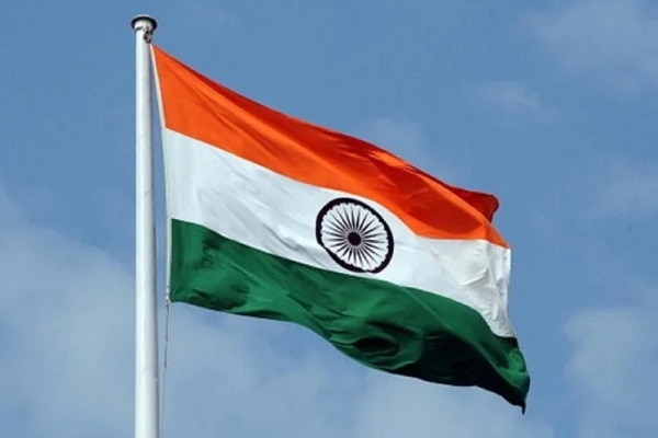 Jammu kashmir state flag removed tricolour flying on srinagar civil secretariat આર્ટિકલ 370: ઈતિહાસ બન્યો જમ્મુ-કાશ્મીરનો ધ્વજ, હવે સચિવાલય પર લહેરાશે માત્ર રાષ્ટ્રીય ધ્વજ