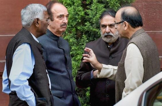 વિપક્ષના નેતાઓ સાથે અરૂણ જેટલી.