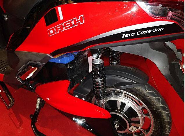 હાલ દેશમાં હીરો ઈલેક્ટ્રિકના 615 ટચ પોઈન્ટ છે. કંપનીની યોજના વર્ષ 2020 સુધી તેને 1000 કરવાની છે. આ ઉપરાંત કંપનીએ જણાવ્યું કે, આગામી ત્રણ વર્ષમાં દર વર્ષે પાંચ લાખ યુનિટ પ્રોડક્શનનો ટાર્ગેટ છે.