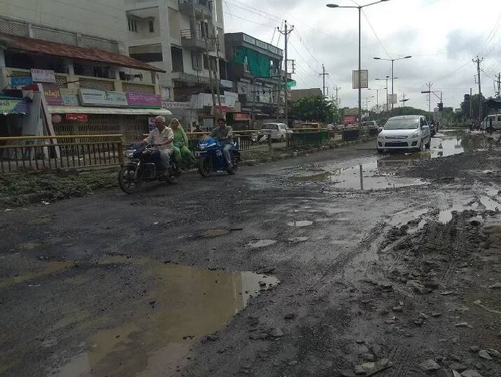 Amc commissioner vijay nehra statement on situations of roads અમદાવાદના રોડ રસ્તાની હાલતને લઈ કમિશ્નર વિજય નહેરાએ કરી ચોંકાવનારી કબૂલાત, જાણો શું કહ્યું