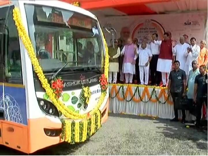 Union Home minister Amit Shah flagsoff electric bus in Ahmedabad અમિત શાહે અમદાવાદમાં ઈલેક્ટ્રિક બસોનું કર્યું લોકાર્પણ, જાણો બસની શું છે વિશેષતા
