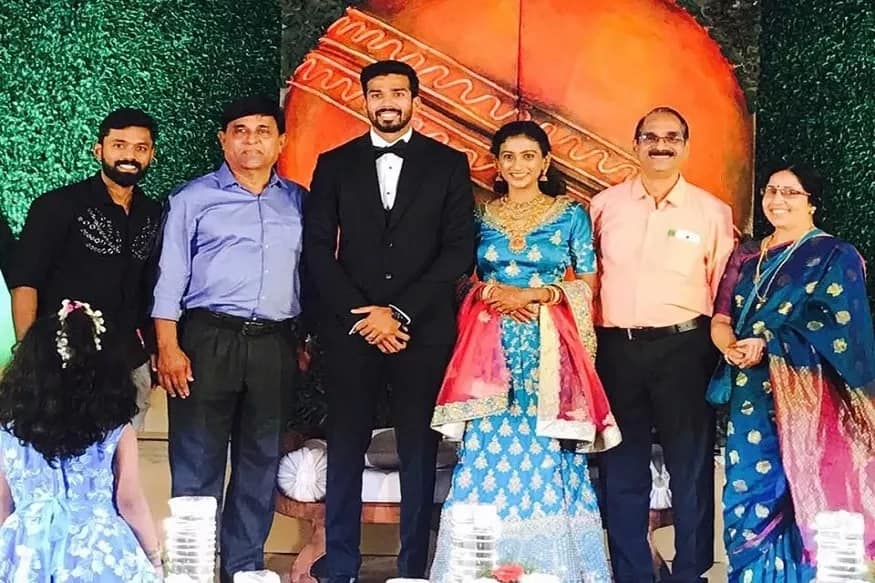 kkr bowler sandeep warrier got married sunil gavaskar attend his wedding see photos ભારતીય ટીમના આ ફાસ્ટ બોલરે કર્યા લગ્ન, 3 મેચો માટે થયો હતો સસ્પેન્ડ!