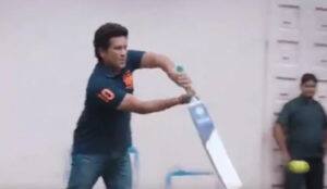 બૉલીવુડના બે સ્ટાર એક્ટર સાથે મુંબઇની ગલીઓમાં ક્રિકેટ રમતો દેખાયો સચિન, વીડિયો વાયરલ