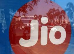 રિલાયન્સ Jio આ લોકોને આપશે મોટી ભેટ, 2 મહિના સુધી ફ્રીમાં વાપરી શકાશે ઇન્ટરનેટ!