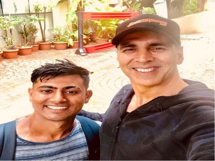 Bollywood actor Akshay Kumar  fan walked 900km in 18 days from Dwarka to Mumbai 18 દિવસમાં 900 કિલોમીટર ચાલી આ બોલીવુડ એક્ટરને મળવા પહોંચ્યો દ્ધારકાનો યુવક, જાણો વિગત