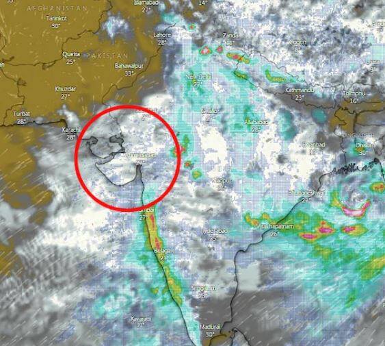 ગુજરાતના આ વિસ્તારોમાં ગાજવીજ સાથે તૂટી પડશે ધોધમાર વરસાદ? જાણો હવામાન વિભાગે શું કરી મોટી આગાહી? Heavy Rainfall will be started in Gujarat on next 2 days ગુજરાતના આ વિસ્તારોમાં ગાજવીજ સાથે તૂટી પડશે ધોધમાર વરસાદ? જાણો હવામાન વિભાગે શું કરી મોટી આગાહી?