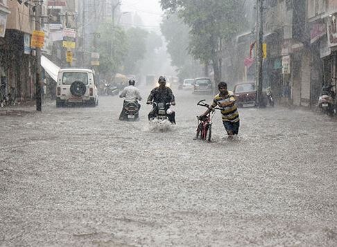 Heavy rainfall in gujarat next four days  ગુજરાતમાં કઈ જગ્યાએ પડી શકે છે ધોધમાર વરસાદ? હવામાન વિભાગે કરી આગાહી, જાણો