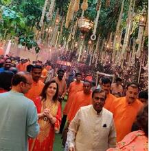 મુકેશ અંબાણીના ઘરે પધાર્યા ગણપતિ બાપા, પૂજામાં સામેલ થયા દિગ્ગજ સિતારા, જુઓ તસવીરો