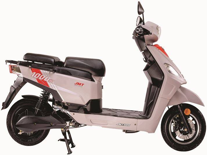 લોન પર ઈલેકટ્રીક બાઈક ખરીદવામાં આવે તો માસિક હપ્તાનાં વ્યાજને આવકવેરામાંથી મુક્તિ આપવામાં આવી છે. આ તમામ ફાયદાઓ 35 ટકા સુધી જાય છે. જે ગ્રાહક માટે આકર્ષક છે. ગુજરાતમાં 60 ટકાથી પણ વધુ દ્વિચક્રી વાહન ધારકો પેટ્રોલ અને ઈલેક્ટ્રીક ચાર્જડ લિથિયમ બેટરી સંચાલિત બાઈકસનાં કિંમતનાં વિશ્લેષણથી પરિચિત છે. ઈલેકટ્રીક બાઈકથી પ્રદૂષણ થતું નથી અને પર્યાવરણ મિત્ર છે, પેટ્રોલ ફ્યુઅલ વ્હીકલ્સની સરખામણીમાં તેનો ચલાવવાનો ખર્ચ માત્ર 15 ટકાનો છે.