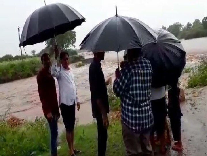 4 inch rain in just two hours of Chatadiya village of Amreli અમરેલીઃ ધારીના છતડીયા ગામમાં 2 કલાકમાં 4 ઈંચ વરસાદ ખાબક્યો, જાણો વિગતે