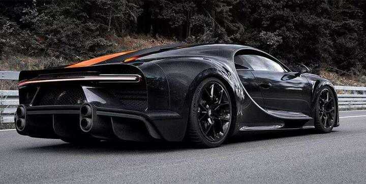  Bugatti Chironએ 490.48 કિલોમીટર પ્રતિ કલાકની સ્પીડથી રેસ પૂરી કરીને દુનિયાની સૌથી ઝડપી કારનો ખિતાબ પોતાના નામે કરી લીધો છે. એટલું જ નહીં આ કારે 300 માઈલ પ્રતિ કલાકની ઝડપ સાથે દુનિયાની પ્રથમ કાર બની ગઈ છે. 
