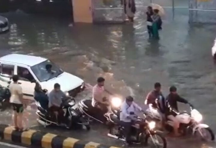 Heavy rainfall in saurashtra સૌરાષ્ટ્રમાં ત્રીજા દિવસે મેઘરાજાની મહેર યથાવત, રાજકોટમાં ધોધમાર વરસાદ