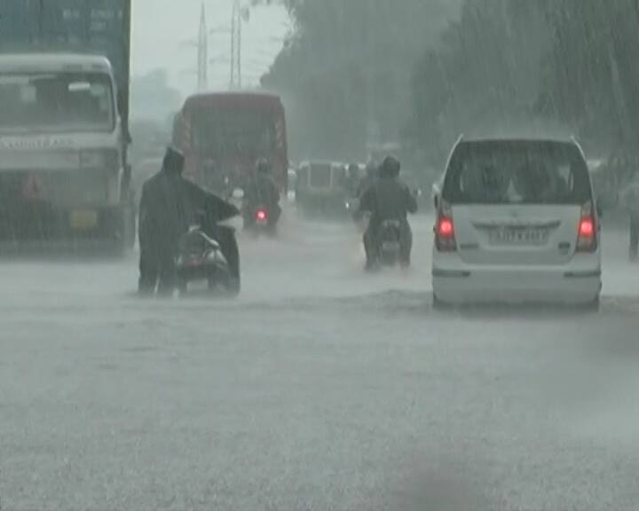 Visibility down deu to Heavy Rainfall in Ahmedabad અમદાવાદીઓ ચેતજો! ઓફિસથી ઘરે જતી વખતે રહેજો સાવધાન, જાણો કેમ