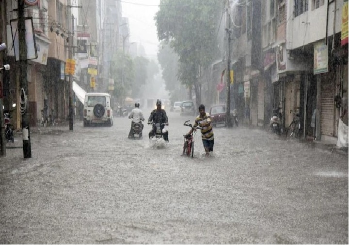 Gujarat monsoon Heavy rain fall expected in coastal area of State in upcoming 24 hours ગુજરાતમાં આગામી 24 કલાકમાં કઈ કઈ જગ્યાએ પડશે ભારે વરસાદ, જાણો વિગત