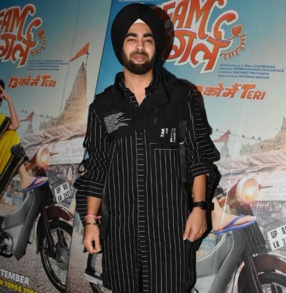  આયુષ્માન અને નુસરત સિવાય ફિલ્મની પૂરી સ્ટાર કાસ્ટ પણ સ્ક્રીનિંગ માટે પહોંચી હતી.