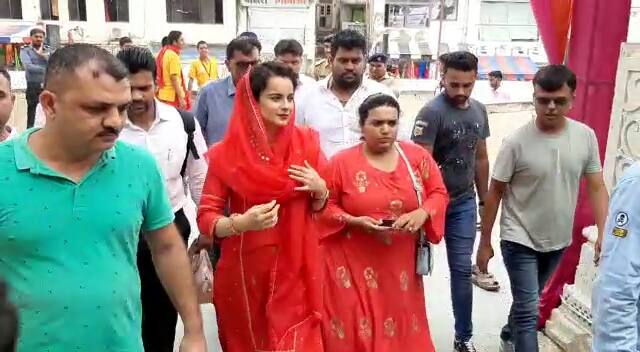 ઉલ્લેખનીય છે કે, કંગના પહેલીવાર દ્વારકા આવી હતી જ્યાં તેણે દ્વારકાધીશની સાથે નાગેશ્વરના પણ દર્શન કર્યા હતા.