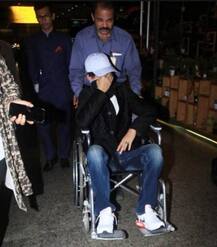 ફિલ્મના શૂટિંગ બાદ મુંબઈ પરત ફર્યો આ એક્ટર, વ્હીલચેર પર બેસીને ચહેરો છુપાવતો નજર આવ્યો, જુઓ તસવીરો