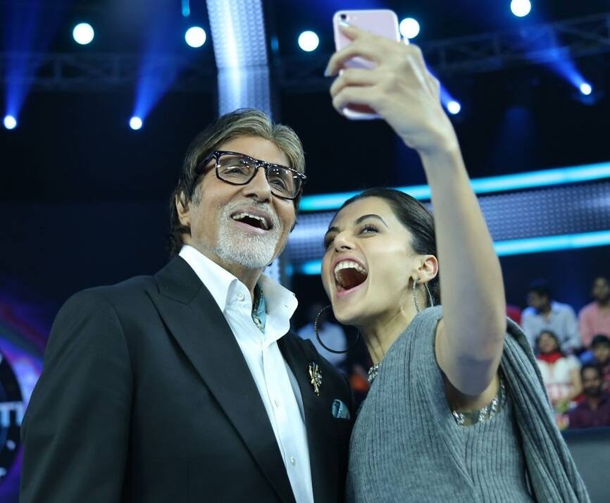 actor and host of kbc 11 amitabh bachchan recall his college life in mumbai says he too eagerly waits for beautiful girls to take the bus અમિતાભ બચ્ચને કોલેજના દિવસો યાદ કરતા કહ્યું કે- સુંદર છોકરીઓ જોવા માટે હું.....