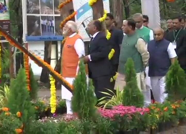 જન્મદિવસે કેવડિયા પહોચતા જ PM મોદીએ સૌથી પહેલા કોને યાદ કર્યા? જુઓ વીડિયો PM Modi Birthday : PM Modi twit SOU video after Reached Kevadia જન્મદિવસે કેવડિયા પહોચતા જ PM મોદીએ સૌથી પહેલા કોને યાદ કર્યા? જુઓ વીડિયો