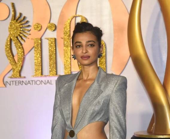  આ સીરીઝમાં રાધિકાના અભિનયની ખૂબ પ્રસંશા થઈ હતી.