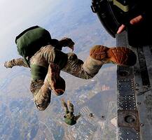 ચીનની બોર્ડર પર ભારતીય સેનાનો તાબડતોડ યુદ્ધાભ્સાસ, વાયુસેનાના જવાનોએ હજારો ફૂટ ઉંચેથી લગાવી છલાંગ, વીડિયો વાયરલ