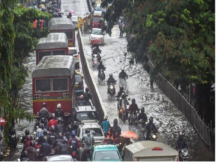 Mumbai Rains IMD issues red alert for heavy rains મુંબઈમાં વરસાદનું રેડ એલર્ટ, સ્કૂલ-કોલેજોમાં જાહેર કરવામાં આવી રજા
