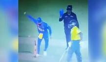 મેચ દરમિયાન આ ખેલાડીને આવ્યો ગુસ્સો, એમ્પાયરની સામે જ બૉલ મારીને તોડી નાંખ્યુ સ્ટમ્પ, વીડિયો વાયરલ