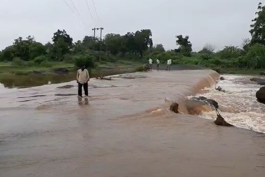 Heavy rain in amreli rajkot and saurashtra રાજકોટ, અમરેલી સહિત સૌરાષ્ટ્રના અનેક વિસ્તારમાં ધોધમાર વરસાદ