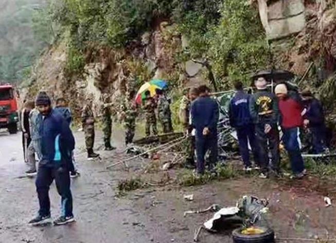 Indian Army Cheetah helicopter crashes in Bhutan, both pilots killed ભૂટાન નજીક ભારતીય વાયુસેનાનું ચિત્તા હેલિકોપ્ટર ક્રેશ, 2 પાયલોટના મોત