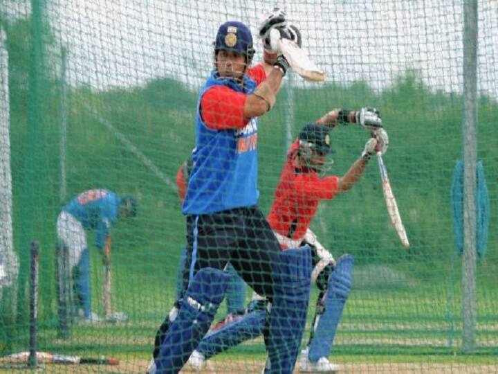 sachin tendulkar shared old video in which he was practicing in wate field સચિન તેંડુલકર ખતરનાક બોલરોનો સામનો કરવા આ રીતે કરતો પ્રેક્ટિસ, વીડિયો કર્યો શેર