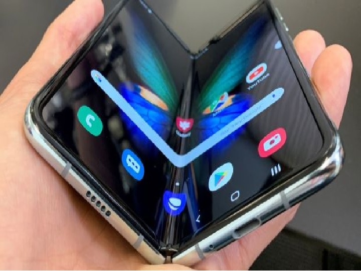 Samsung launched foldable smartphone in India know price and features સેમસંગે ભારતમાં લૉન્ચ કર્યો બુકની જેમ વળી શકે એવો ફૉલ્ડેબલ સ્માર્ટફોન, કિંમત જાણીને ઉડી જશે હોશ