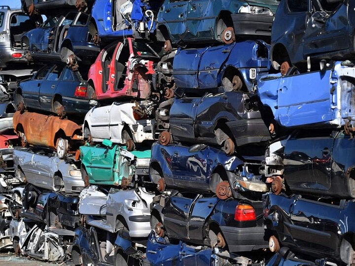 Vehicle scrappage policy may bring in stricter fitness norms for pre-2005 built vehicles આ વર્ષ પહેલા ખરીદેલી કાર કે બાઈક હશે તો જલદી થઈ જશે ભંગાર, સરકારની આ છે યોજના