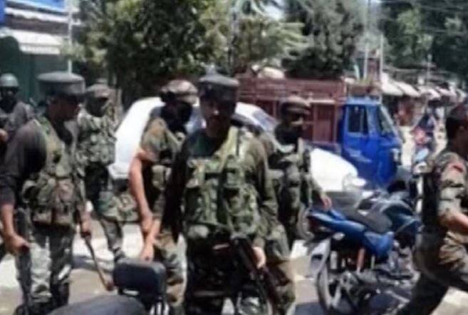 Jammu and Kashmir Grenade attack outside deputy commissioner's office in Anantnag જમ્મુ કાશ્મીર: અનંતનાગમાં આતંકીઓએ ગ્રેનેડથી કર્યો હુમલો, 10 ઘાયલ