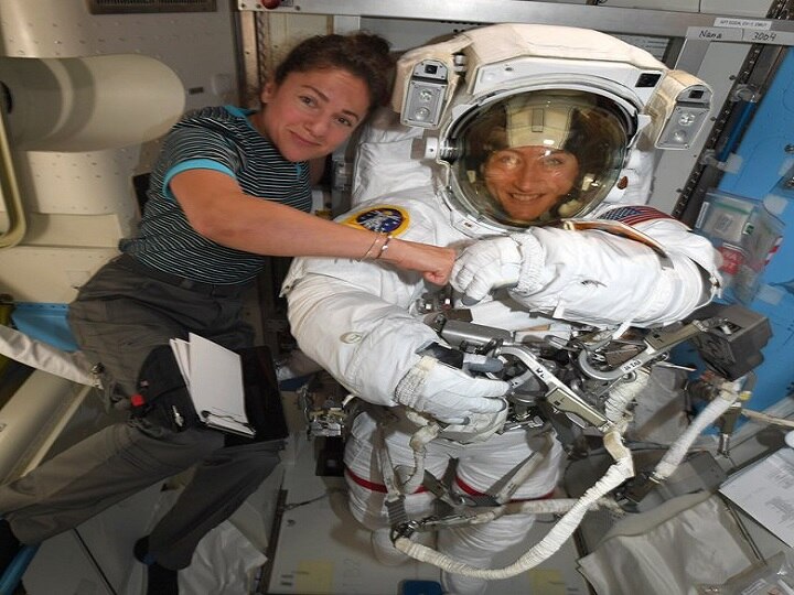 nasa international space station two women astronauts spacewalk history અંતરિક્ષમાં બનશે ઇતિહાસ, પહેલીવાર બે મહિલા એસ્ટ્રોનૉટ એકસાથે કરશે સ્પેસવૉક
