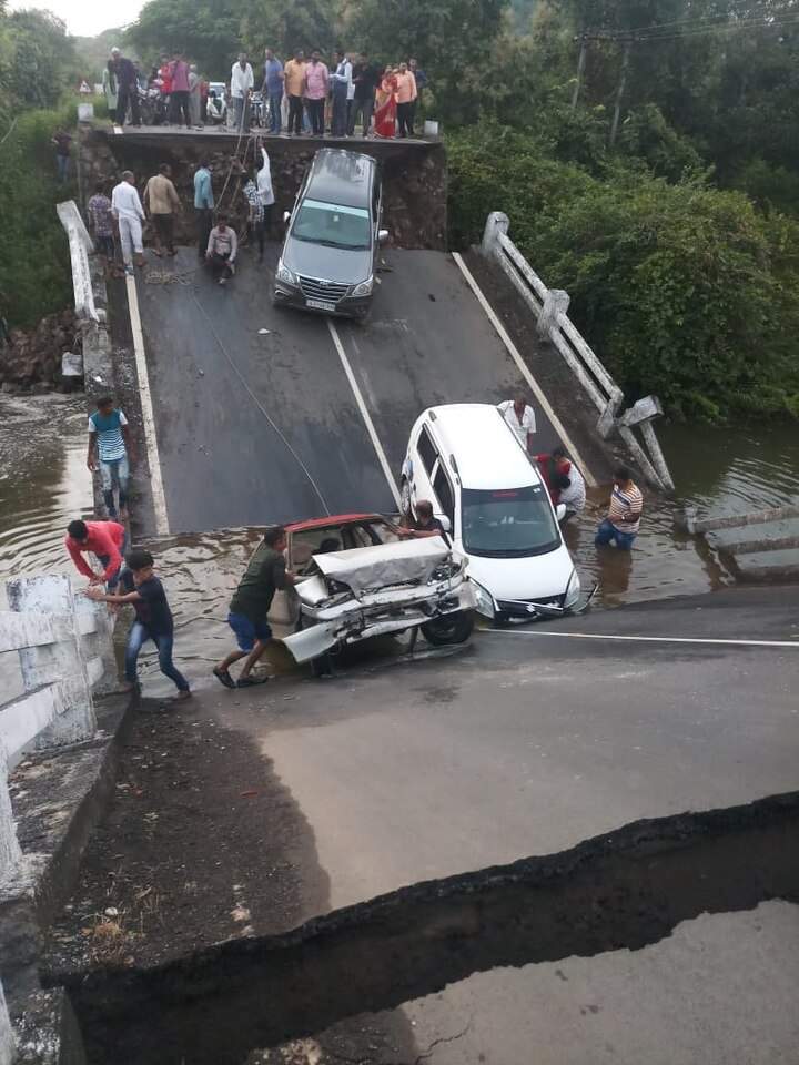 Cars fall into river as bridge collapses near Junagadh મેંદરડા નજીક અચાકન પુલ ધરાશાયી થતા ત્રણ કાર ખાબકી, 12 લોકોને ઈજા