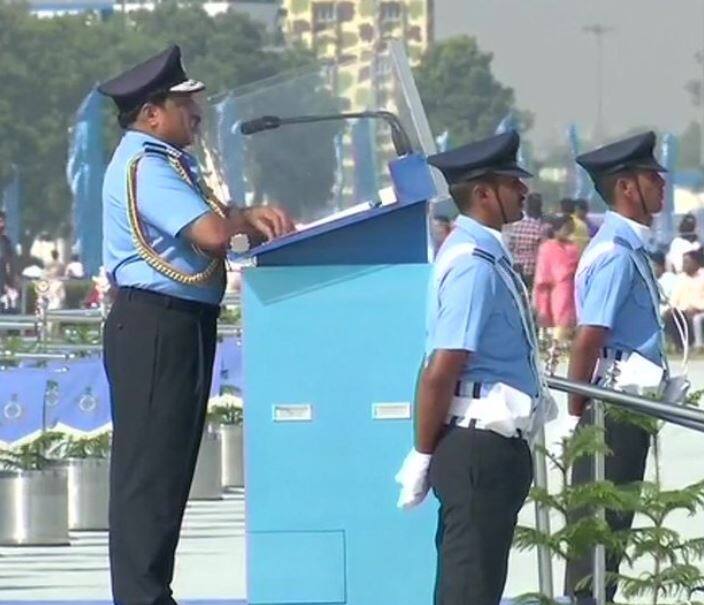 એરફોર્સ ડેઃ IAF ચીફે બાલાકોટનો કર્યો ઉલ્લેખ, કહ્યું- આતંકી હુમલાનો સામનો કરવામાં સરકારના વલણમાં આવ્યો બદલાવ Air Force Celebrates 87th IAF Day, Grand Flypast At Display એરફોર્સ ડેઃ IAF ચીફે બાલાકોટનો કર્યો ઉલ્લેખ, કહ્યું- આતંકી હુમલાનો સામનો કરવામાં સરકારના વલણમાં આવ્યો બદલાવ