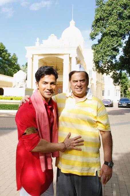 આ ફિલ્મને ખુદ વરુણ ધવનના પિતા અને મશહૂર ડિરેક્ટર ડેવિડ ધવન નિર્દેશિત કરી રહ્યા છે. 