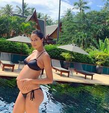 આ હોટ એક્ટ્રેસે બેબી બંપને Kiss કરતા તસવીર કરી શેર, ફેન્સે કહ્યું....