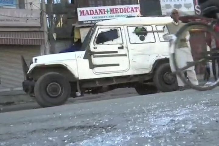 Jammu kashmir grenade attack in srinagar harisingh height street જમ્મુ કાશ્મીર: શ્રીનગરમાં આતંકીઓએ કર્યો ગ્રેનેડ હુમલો, 7 ઘાયલ