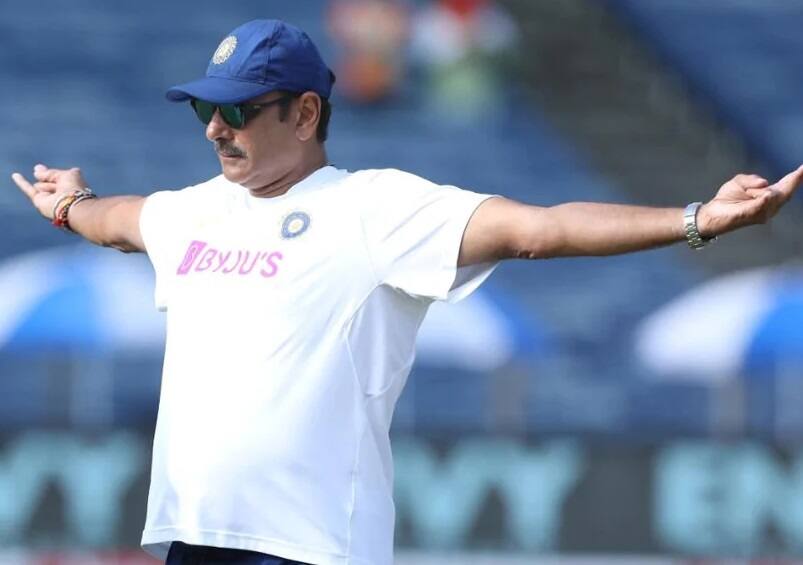 ravi shastri titanic pose icc tweet memes twitter troll team india head coach ICCએ એવું તે શું કર્યું કે લોકો ઉડાવવા લાગ્યા રવિ શાસ્ત્રીની મજાક, જાણો વિગતે