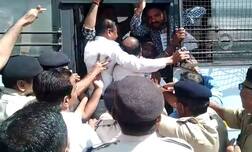 રાજકોટમાં રોગચાળા મુદ્દે કોંગ્રેસનું વિરોધ પ્રદર્શન, પોલીસે કરી અટકાયત