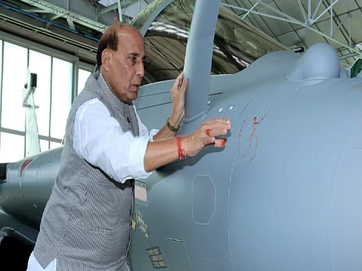 Defence Minister Rajnath Singh asks Rahul Gandhi what should I written instead of om on Rafale ‘શસ્ત્ર પૂજા’ પર રાજનાથનો રાહુલને સવાલ, રાફેલ પર ઓમ નહીં તો શું લખું ?