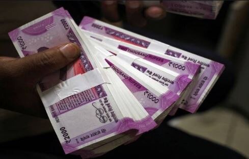 Surat police arrested 4 accused with fake notes worth Rs 2 crore સુરત પોલીસે બે કરોડની નકલી નોટ સાથે 4 આરોપીની ધરપકડ કરી
