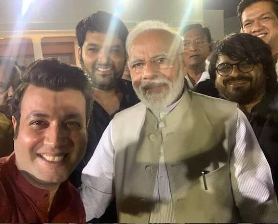 આ તસવીરમાં પીએમ મોદી સાથે કપિલ શર્મા નજર આવી રહ્યો છે.